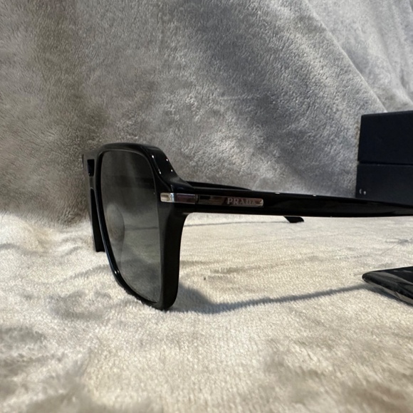 Prada sunglasses LIKE NEW! PRADA Men's Sunglasses, PR 20YS - Picture 3 of 6